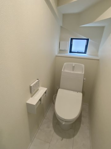 《仲介手数料無料》志木市柏町５丁目6-27(全1戸)新築一戸建てハートフルタウンのトイレ|撮影日 2025年9月14日 13:30 晴れ