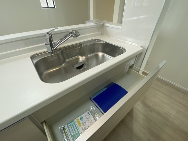 《仲介手数料無料》志木市柏町５丁目6-27(全1戸)新築一戸建てハートフルタウンのキッチン|撮影日 2025年9月14日 13:30 晴れ