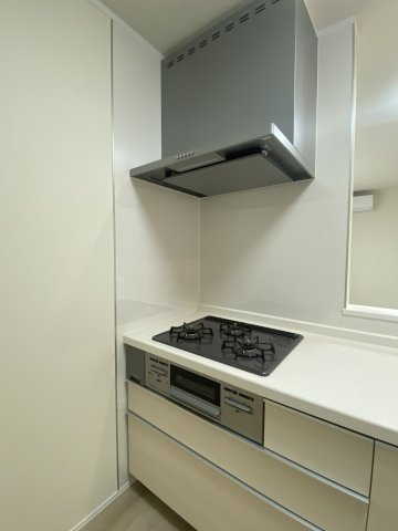 《仲介手数料無料》志木市柏町５丁目6-27(全1戸)新築一戸建てハートフルタウンのキッチン|撮影日 2025年9月14日 13:30 晴れ