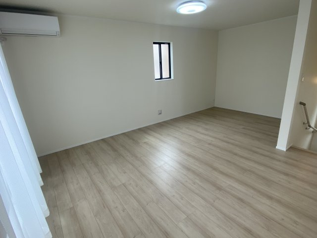 《仲介手数料無料》志木市柏町５丁目6-27(全1戸)新築一戸建てハートフルタウンの居間・リビング|撮影日 2025年9月14日 13:30 晴れ