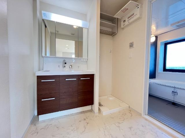 Moon stone（ムーン　ストーン）の独立洗面台|洗面