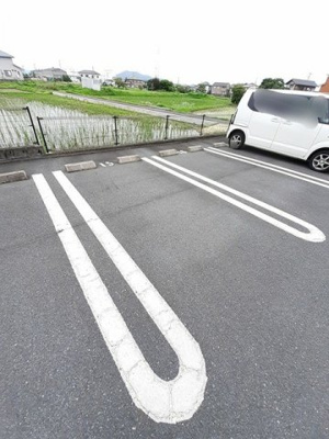 【駐車場】 | ブリーゼ　イズミ　Ｂ棟 | 駐車場完備です