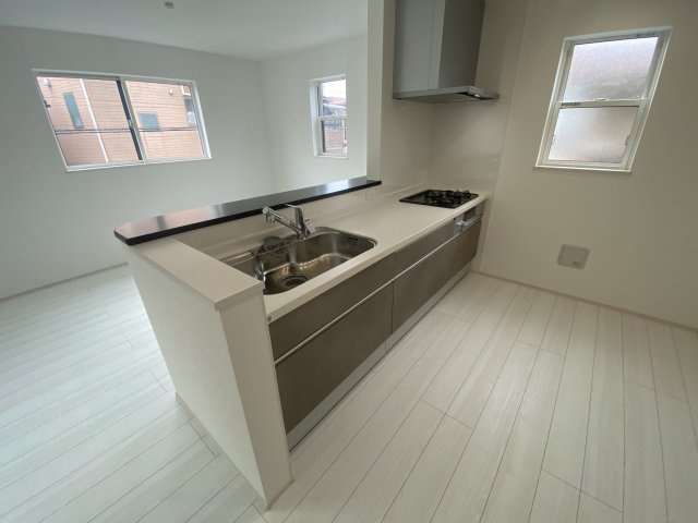 《仲介手数料無料》志木市柏町６丁目29-75(全1戸)新築一戸建てファーストタウンのキッチン|撮影日 2025年9月14日 13:30 晴れ