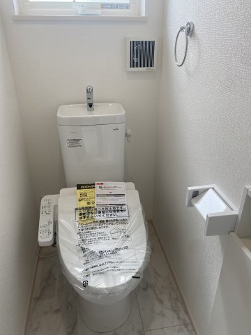 《仲介手数料無料》志木市柏町６丁目29-75(全1戸)新築一戸建てファーストタウンのトイレ|撮影日 2025年9月14日 13:30 晴れ