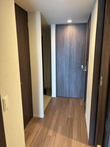 中古マンション　プラウドタワー豊橋の玄関|玄関からLDKへ通ずる廊下です♪