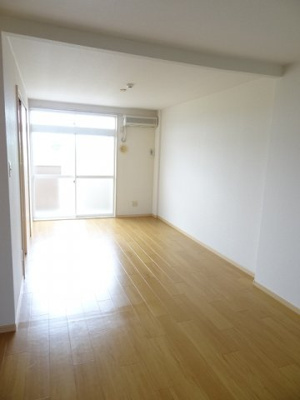 【居間・リビング】 | フルール古都Ａ | 使いやすい居間です