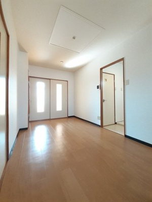 【居間・リビング】 | ニューシティ６６ | 内装は落ち着いています