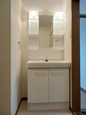 【洗面所】 | ニューエルディム花水木Ｂ | 明るい洗面所です