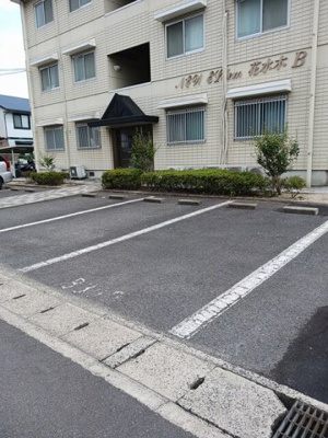 【駐車場】 | ニューエルディム花水木Ｂ | 車をお持ちの方に嬉しい駐車場付きの物件です