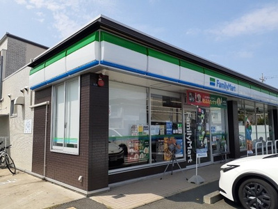 【周辺】 | ニューエルディム花水木Ｂ | ファミリーマートさんまで520m