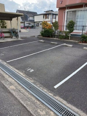 【駐車場】 | クレストール昴Ｃ | 駐車場に車を止められます