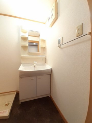 【洗面所】 | ビラ・エテルネルＢ | 脱衣スペースもあります