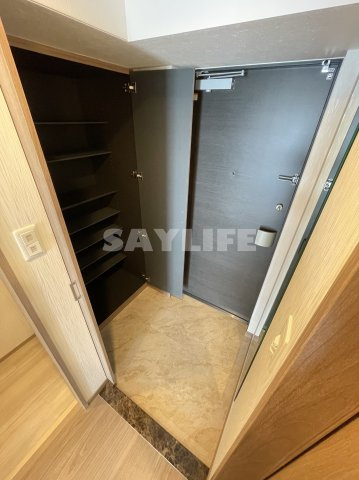 プレジオ永和ASIANの玄関