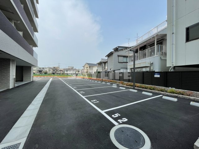 プレジオ永和ASIANの駐車場