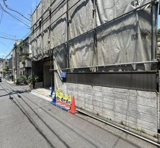 南麻布三丁目・売地の前面道路含む現地写真
