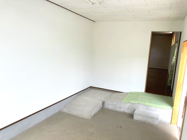 日高町殿　中古戸建　4LDK・3LDKの玄関