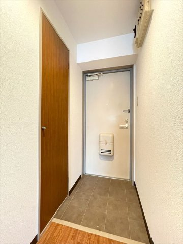 シャトー春日部B棟の玄関