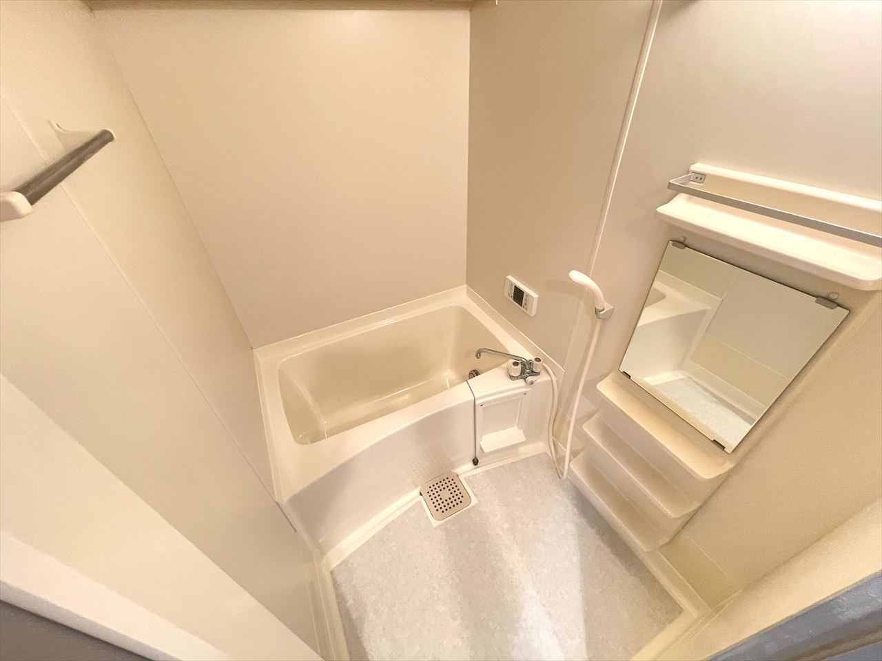 シャトー春日部B棟の浴室