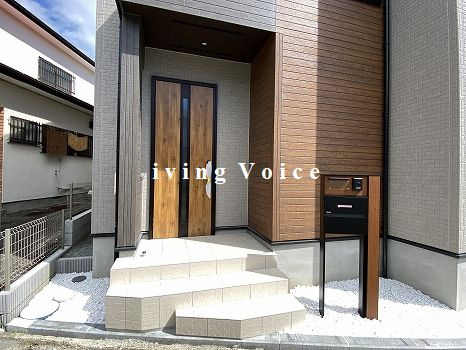 【玄関】 | 【仲介手数料０円】中郡二宮町二宮　新築一戸建て　1号棟　全2棟 | 中郡二宮町二宮　新築一戸建て　全2棟