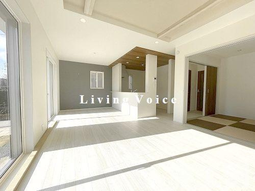 【居間・リビング】 | 【仲介手数料０円】中郡二宮町二宮　新築一戸建て　1号棟　全2棟 | 中郡二宮町二宮　新築一戸建て　全2棟