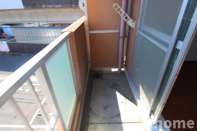 カースル安田のバルコニー|外からの目が気にならないバルコニーで洗濯物が干せます