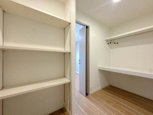 【収納】 | コープ東薬院☆仲介手数料無料☆ | このお部屋の魅力は収納の多さ♪ウォークインを二ヵ所にご用意しております。