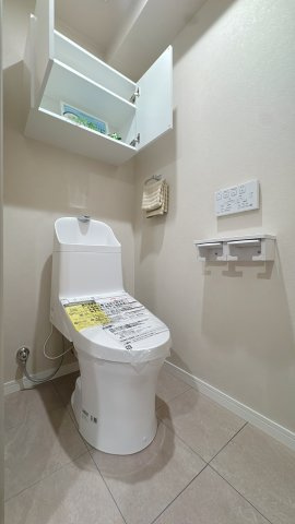 【トイレ】 | コープ東薬院☆仲介手数料無料☆ | 手洗い一体型のトイレは節水効果があり、環境にもお財布にも優しい人気のタイプです。もちろんウォシュレット機能も完備しています。