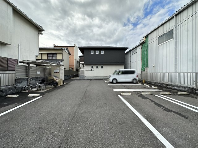 シャーメゾン雅の駐車場