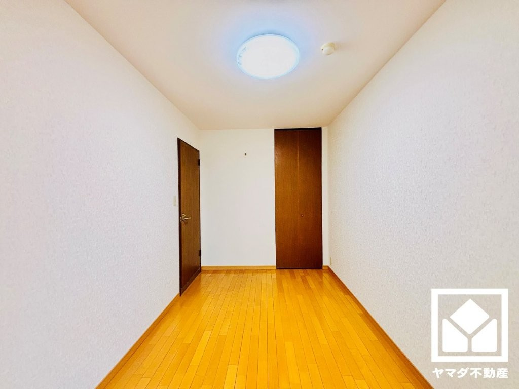 ルネ伏見東の洋室