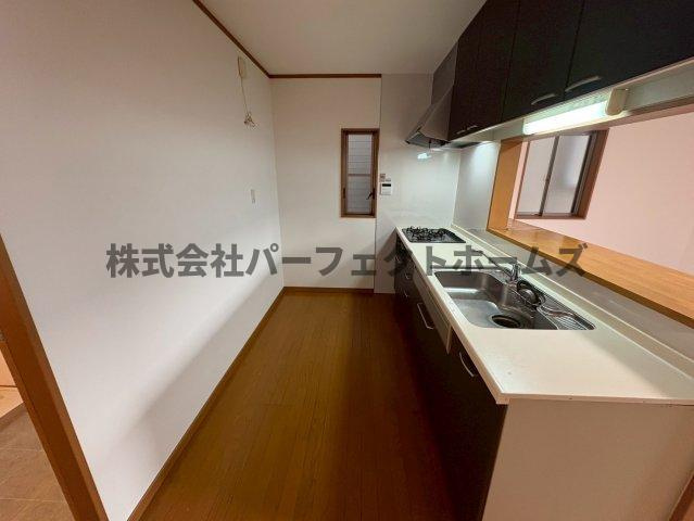 田井町戸建　賃貸のキッチン|コンパクトなキッチンで掃除もラクラク