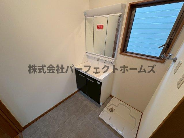 田井町戸建　賃貸の独立洗面台|朝の身支度には欠かせない独立洗面化粧台