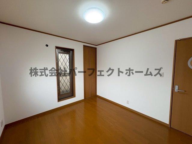 田井町戸建　賃貸の内装|明るい室内です