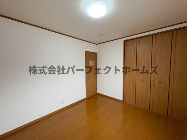 田井町戸建　賃貸の居間・リビング|使いやすいリビングです