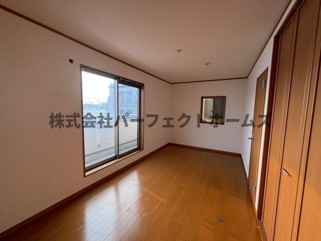 田井町戸建　賃貸の居間・リビング|おしゃれな居間です