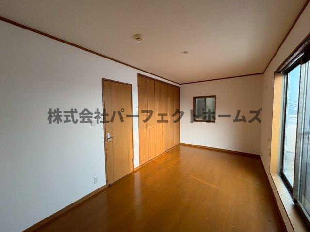 田井町戸建　賃貸の居間・リビング|こちらのリビングで趣味の時間をお楽しみください