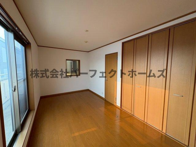 田井町戸建　賃貸の居間・リビング|こちらのリビングで趣味の時間をお楽しみください