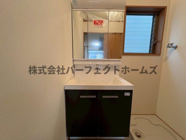 田井町戸建　賃貸の洗面所|ゆったりとスペースのある洗面所