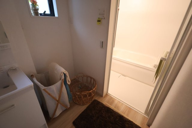 《仲介手数料無料》久喜市本町６丁目4-9新築一戸建てLIGAREのランドリースペース|撮影日 2025年10月4日 12:50 曇り