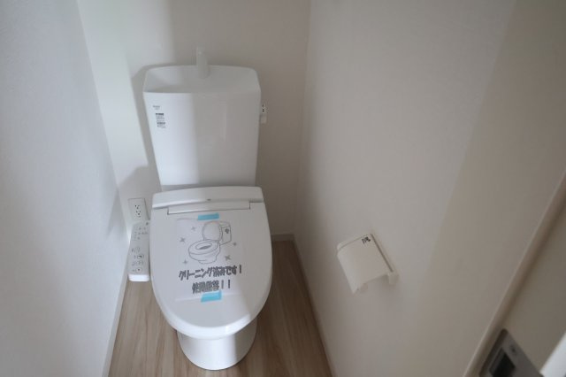 《仲介手数料無料》久喜市本町６丁目4-9新築一戸建てLIGAREのトイレ|撮影日 2025年10月4日 12:50 曇り