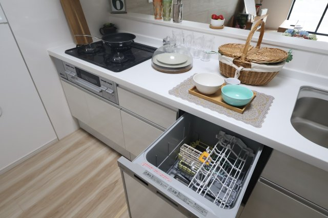 《仲介手数料無料》久喜市本町６丁目4-9新築一戸建てLIGAREのキッチン|撮影日 2025年10月4日 12:50 曇り