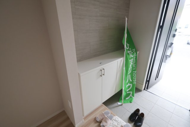 《仲介手数料無料》久喜市本町６丁目4-9新築一戸建てLIGAREの玄関|撮影日 2025年10月4日 12:50 曇り