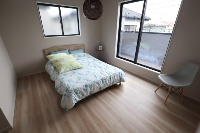 《仲介手数料無料》久喜市本町６丁目4-9新築一戸建てLIGAREの洋室|撮影日 2025年10月4日 12:50 曇り