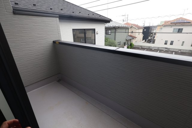 《仲介手数料無料》久喜市本町６丁目4-9新築一戸建てLIGAREのバルコニー|撮影日 2025年10月4日 12:50 曇り