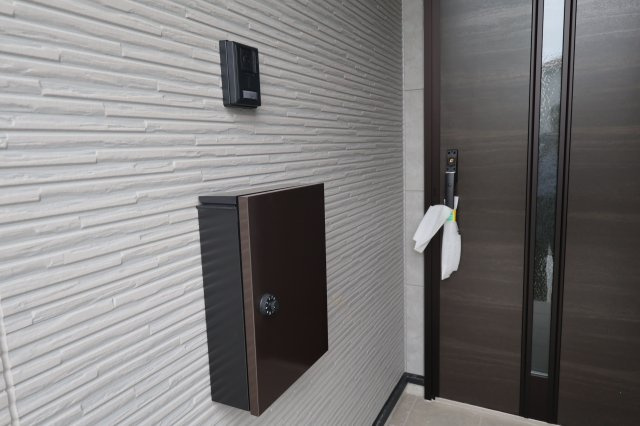 《仲介手数料無料》久喜市本町６丁目4-9新築一戸建てLIGAREのセキュリティ|撮影日 2025年10月4日 12:50 曇り