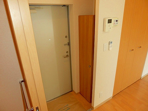 ビリオン日暮の玄関