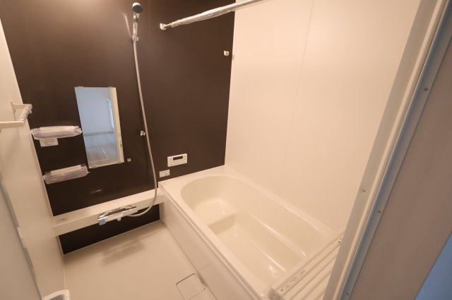 【浴室】 | 《仲介手数料無料》久喜市本町６丁目4-9(2号棟)新築一戸建てLIGARE | 撮影日 2025年10月4日 12:50 曇り