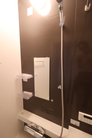 【浴室】 | 《仲介手数料無料》久喜市本町６丁目4-9(2号棟)新築一戸建てLIGARE | 撮影日 2025年10月4日 12:50 曇り