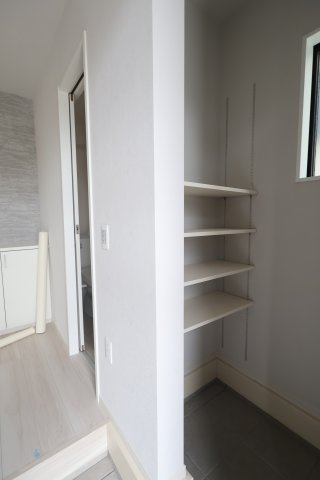 【収納】 | 《仲介手数料無料》久喜市本町６丁目4-9(2号棟)新築一戸建てLIGARE | 撮影日 2025年10月4日 12:50 曇り