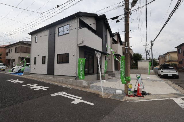 【外観】 | 《仲介手数料無料》久喜市本町６丁目4-9(2号棟)新築一戸建てLIGARE | 撮影日 2025年10月4日 12:50 曇り