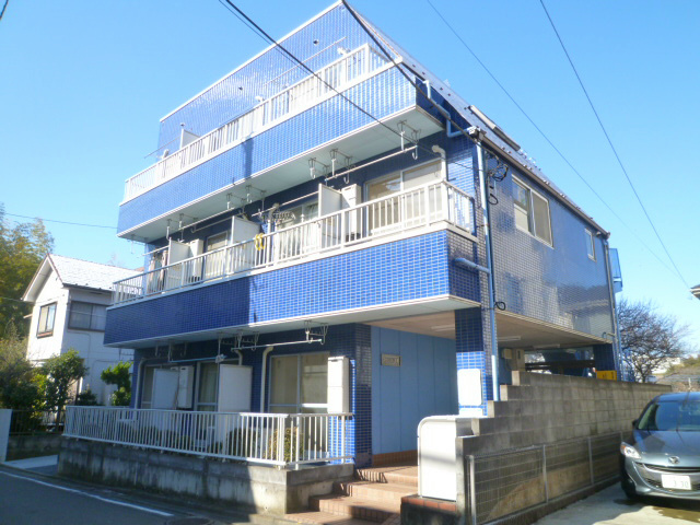 ネット無料！南東向き１階角部屋広々テラス付きで陽当良好です♪